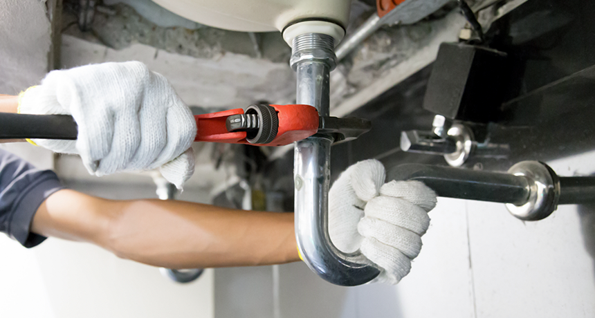 Réparation de plomberie.